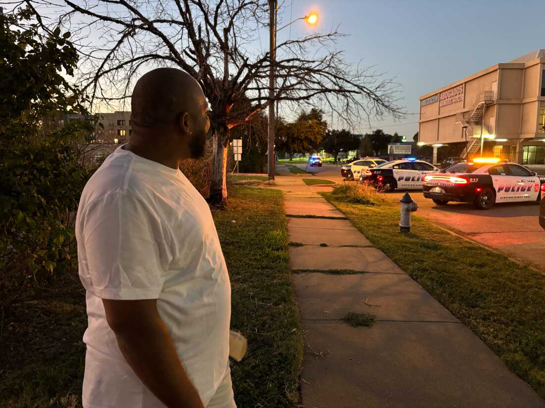 Fuera de la instalación de detención de inmigración y aduana (ICE) de los Estados Unidos en Dallas, Texas, el 24 de septiembre de 2025.