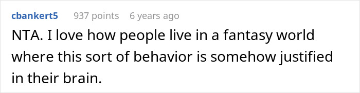 Captura de pantalla de un comentario en línea discutiendo a una mujer que planea un viaje en solitario y la reacción de la pareja cinco días antes de irse.
