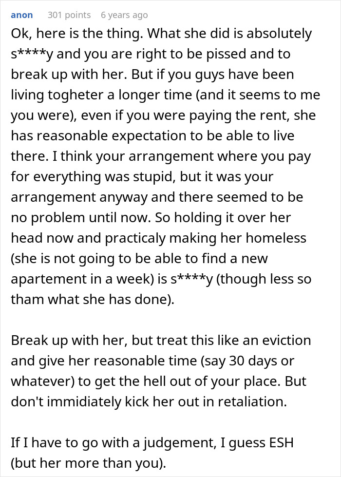 Conversación de texto discutiendo a una mujer que planea un viaje en solitario reveló en el último minuto, lo que llevó a consejos y opiniones de ruptura.