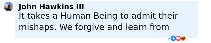 Captura de pantalla de un comentario en las redes sociales donde John Hawkins III se disculpa por un error anterior con respecto a los anunciadores de la banda universitaria Bodyshaming Dancers.