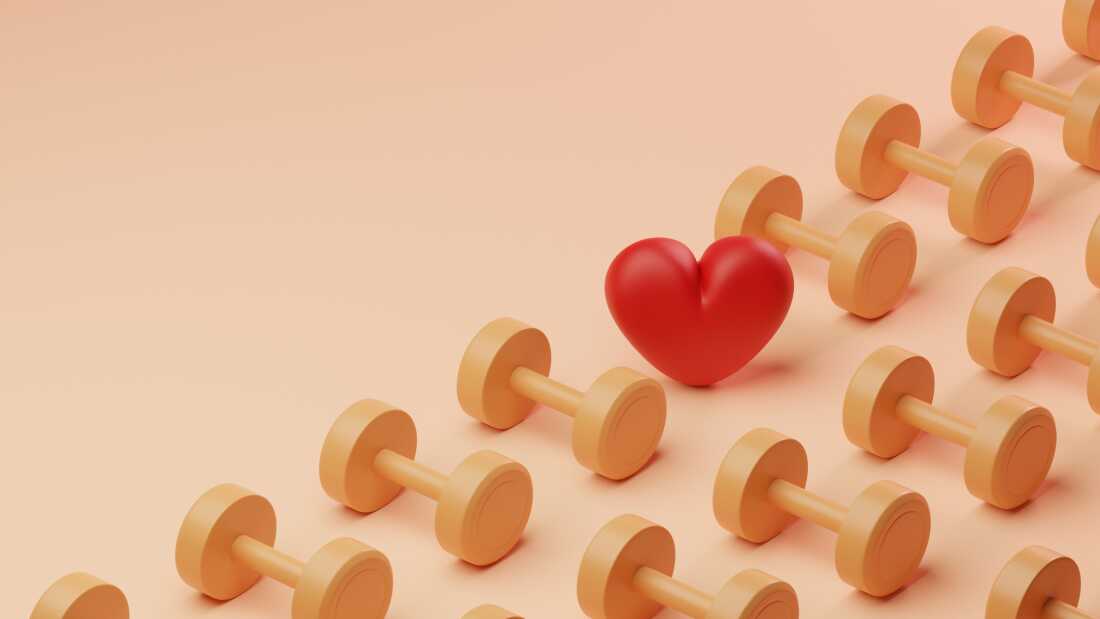 La imagen conceptual de un patrón de cuadrícula de pesas amarillas que cubren la mitad de la pantalla con un solo corazón rojo en el medio, podría ilustrar ideas sobre la salud y el ejercicio del corazón o el amor por hacer ejercicio