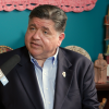 Por qué el gobernador Pritzker dice que las amenazas de Trump a Chicago lo hacen preocuparse por las elecciones de 2026