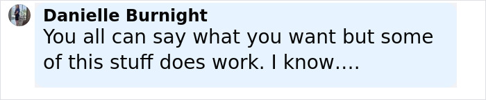 Captura de pantalla de un comentario en las redes sociales de Danielle Burnight discutiendo la efectividad, relacionada con el forense que expone a la madre que influye en la rechazo de la quimioterapia.