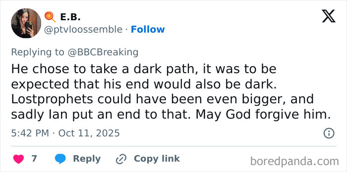 Comentario en redes sociales sobre estrella de rock atacada fatalmente en prisión donde cumplía 29 años por crímenes contra niños.