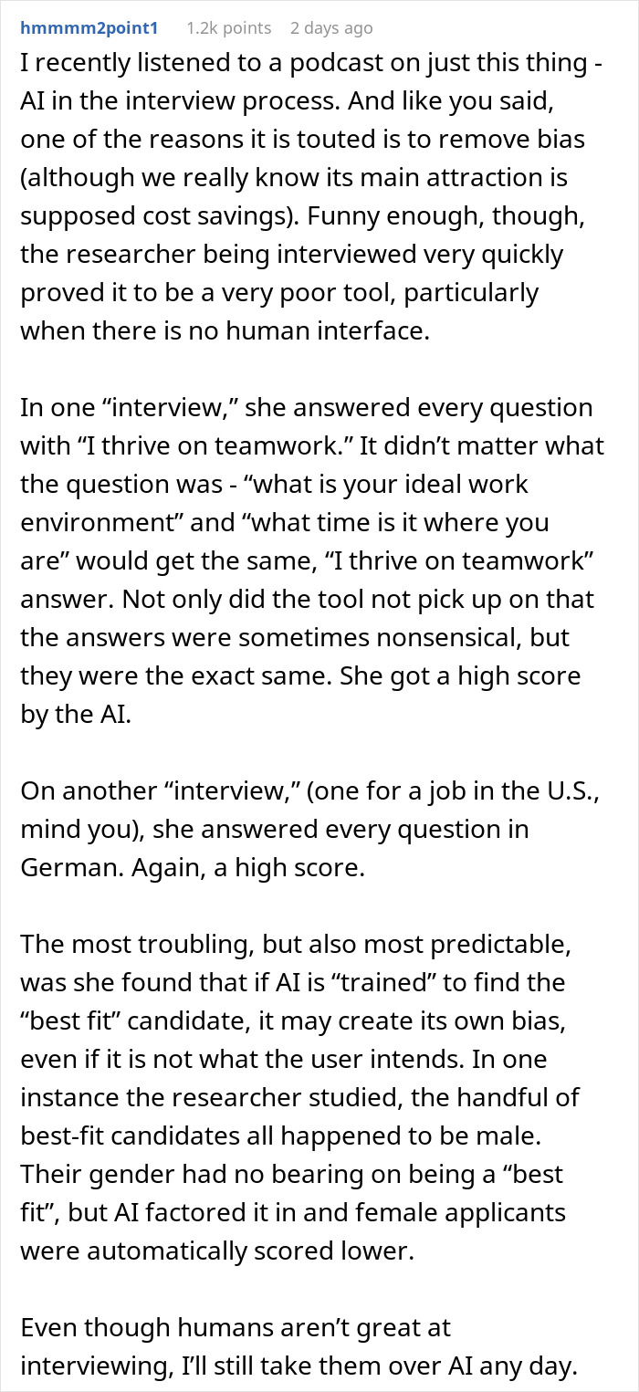 Comente sobre los desafíos y sesgos de las entrevistas de trabajo calificadas por IA en tiempo real sin supervisión ni contexto humano.