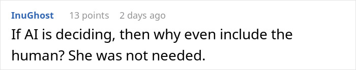 Comentario de usuario que critica una entrevista de trabajo puntuada por IA en tiempo real y cuestiona la necesidad de participación humana en la toma de decisiones.