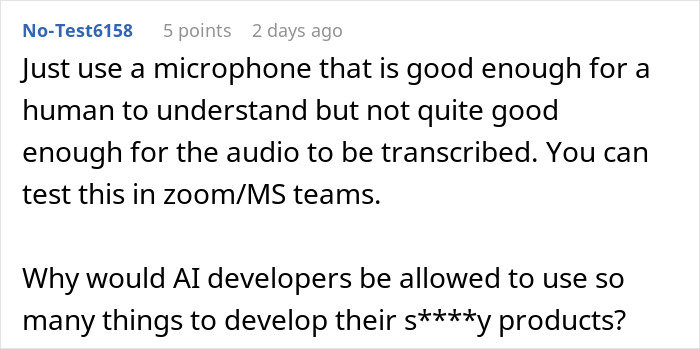 Comente sobre la calidad del micrófono en relación con la precisión de la transcripción en tiempo real de entrevistas de trabajo calificadas por IA.