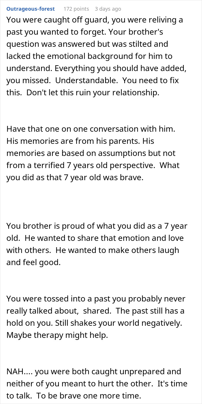 Una mujer hace que su hermano sienta que lo odia después de que él le agradece por entregarlo en una emotiva conversación familiar.