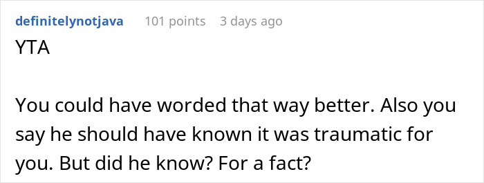 Comente sobre cómo una mujer hace que su hermano sienta que lo odia después de que él le agradece por entregarlo.