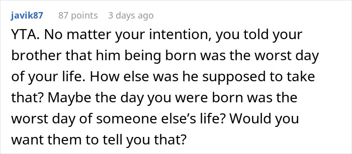 Texto de comentario sobre una mujer que hace sentir a su hermano que lo odia después de que él le agradece por entregarlo.
