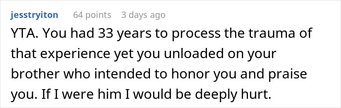 Comentario que expresa cómo la reacción de una mujer hace que su hermano sienta que lo odia después de que él le agradece por entregarlo.