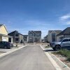 Un nuevo desarrollo de Nilson Homes en Plain City, Utah, incluye casas iniciales más pequeñas al lado de otras más grandes a precio de mercado.