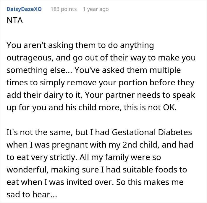 Comente sobre cenas familiares que muestren que mamá se niega a asistir después de ser ignorada por sus suegros, destacando la falta de apoyo.