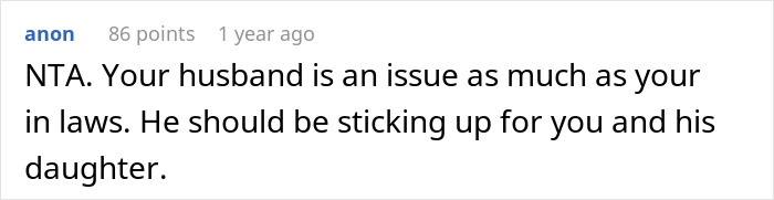 Captura de pantalla de un comentario en línea sobre una madre que se niega a asistir a cenas familiares porque sus suegros la ignoran.