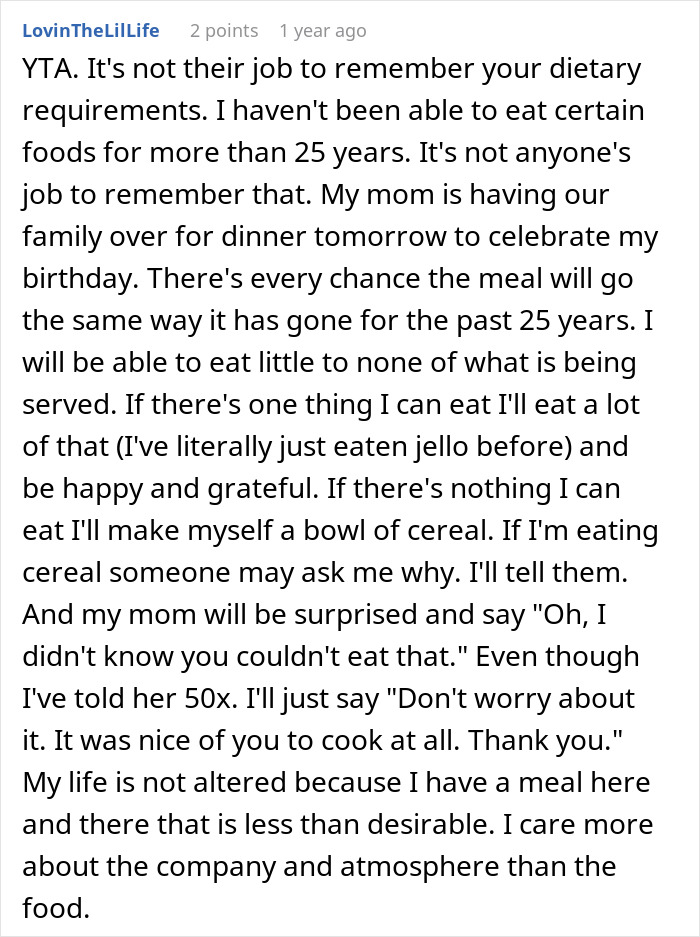 Comentario de texto sobre cenas familiares y ser ignorado por los suegros, destacando la negativa a asistir a reuniones futuras.