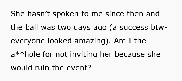 Extracto de texto que analiza la exclusión de un baile extravagante debido a la preocupación de arruinar las consecuencias estéticas y sociales.
