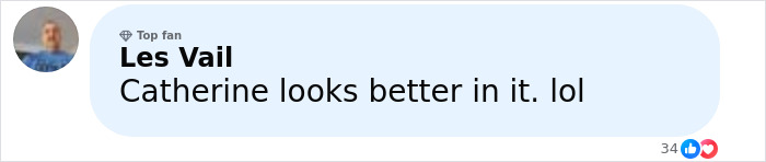Comentario de Les Vail elogiando a Catherine por llevar un vestido vintage, destacando la elegancia atemporal y la moda vintage en el evento de gala.
