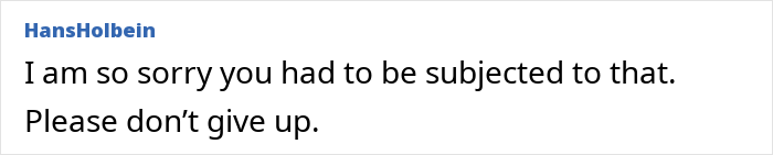 Comentario que expresa simpatía y aliento a una mujer con sobrepeso que enfrenta un trauma infantil después del acoso en el gimnasio por parte de adolescentes.