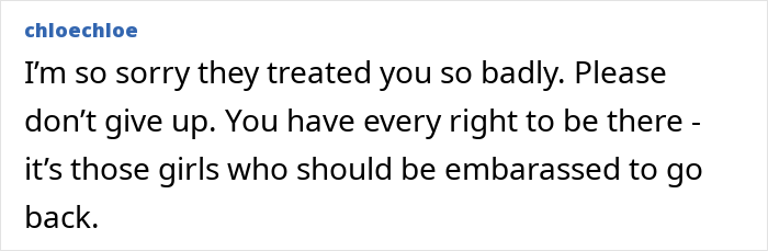 Comentario que expresa apoyo a una mujer con sobrepeso que enfrenta un trauma infantil después de que los adolescentes se rieran de ella en el gimnasio.