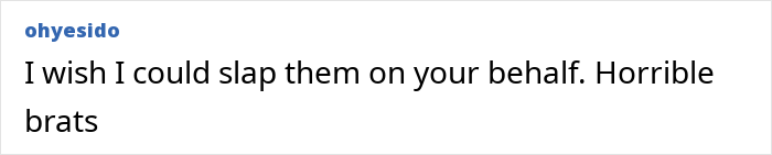Comentario que expresa enojo hacia los adolescentes que se ríen de una mujer con sobrepeso, destacando el trauma infantil y el impacto emocional.