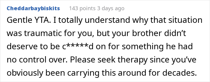 Captura de pantalla de un comentario en las redes sociales sobre una mujer que hace que su hermano no sienta agrado después de que él le agradece por entregarlo.