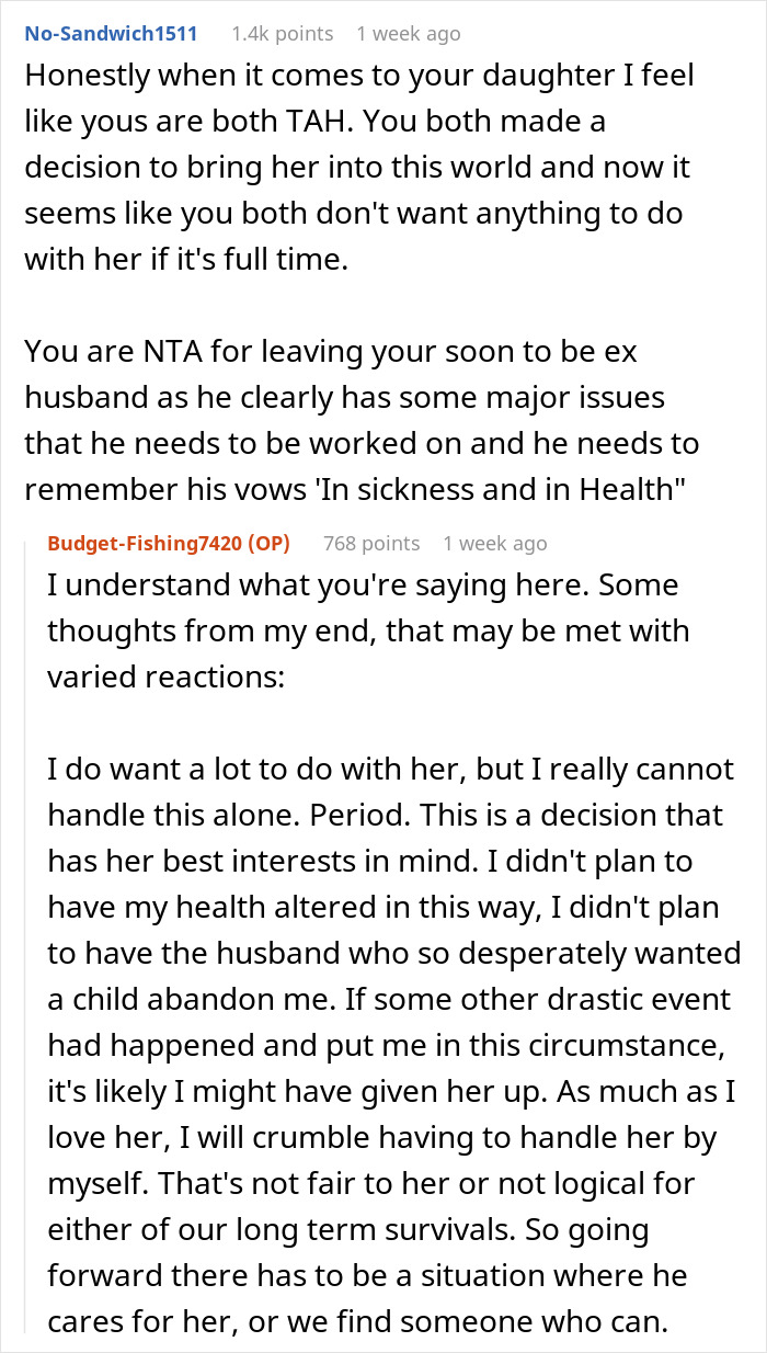 Captura de pantalla de una conversación de Reddit sobre el resentimiento y los desafíos después de un embarazo difícil y problemas en las relaciones.