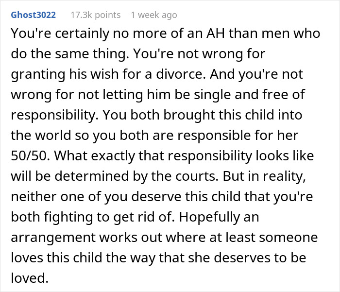 Comentario en línea sobre un hombre resentido con su esposa después de un embarazo difícil y su continuo conflicto de divorcio y custodia de los hijos.