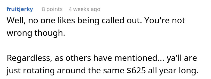 Conversación de chat sobre el dinero del cumpleaños en la que participan miembros de la familia que discuten sobre finanzas y planificación.