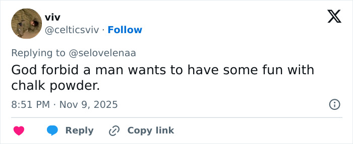 Tweet del usuario viv que expresa un comentario sarcástico sobre tiza en polvo, relacionado con la preocupación por Justin Bieber después de que los fanáticos notaron algo en su pene.