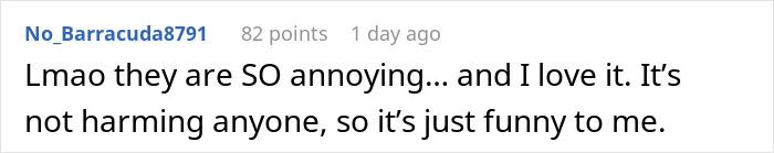 Comenta sobre la extraña interacción de Cynthia Erivo y Ariana Grande, destacándola como divertida y molesta.