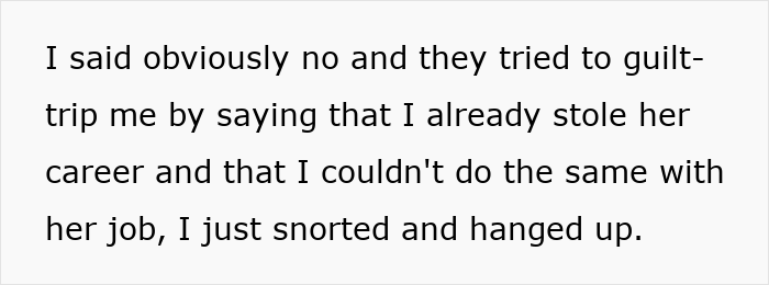 Extracto de texto con padres que exigen que una mujer renuncie a una increíble oportunidad profesional por su hermana niña de oro malcriada.