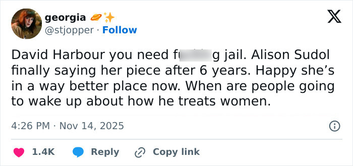 Captura de pantalla de una publicación de Twitter que menciona a Alison Sudol hablando en medio de una reacción violenta que involucra a David Harbour.