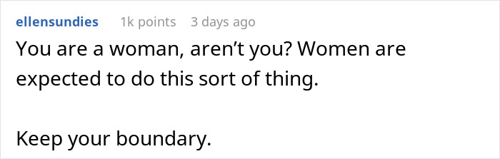 Captura de pantalla de un comentario de Reddit que analiza los límites en las interacciones con los compañeros de trabajo y las expectativas sociales.