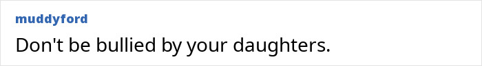 Texto que dice No te dejes intimidar por tus hijas con el nombre de usuario muddyford arriba en texto azul sobre fondo blanco.
