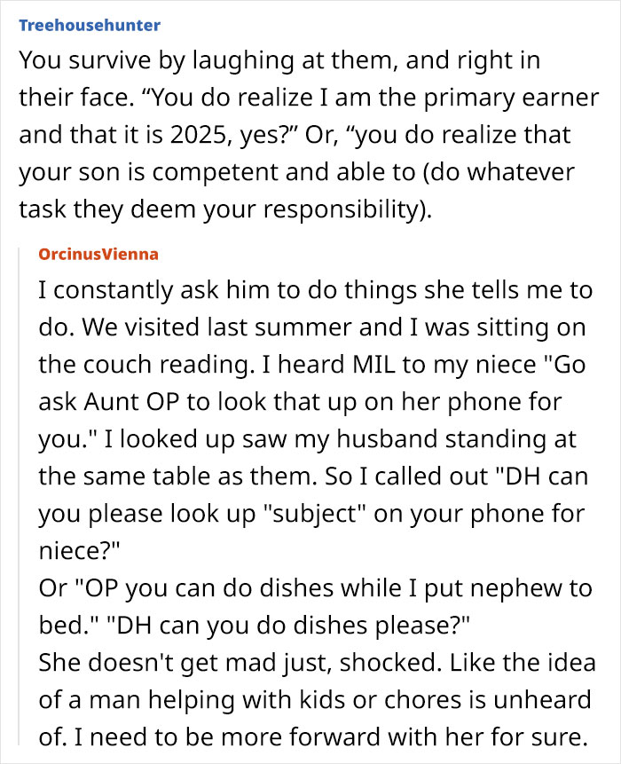 El cónyuge militar espera la cena de Acción de Gracias después de un turno de 12 horas, esperando una merecida comida y descanso.