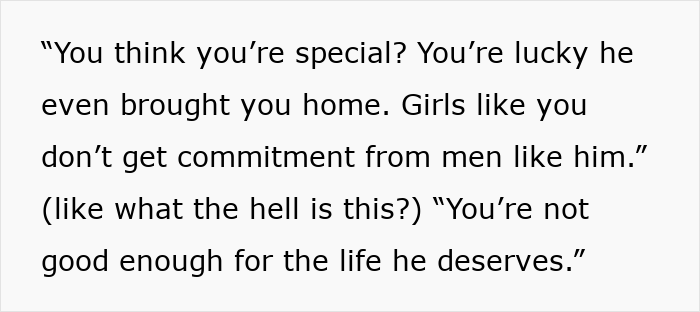 Texto alternativo: mensajes de texto que revelan la verdadera identidad llevan a un hombre a cortar los lazos con su madre después de que ella insulta a su novia.