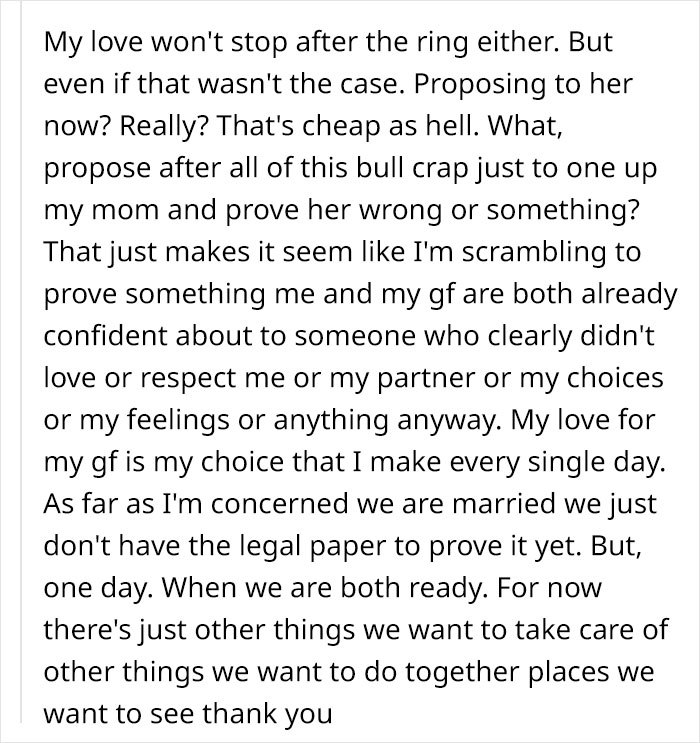 Intercambio de mensajes de texto que muestra a un hombre cortando lazos con su madre después de que ella le revela sus verdaderos colores a su novia.