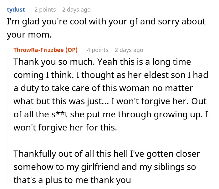 Captura de pantalla de una conversación en la que un hombre habla de cortar los lazos con su madre después de que ella revela los verdaderos colores de los mensajes de texto.