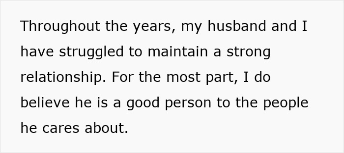 Texto sobre un hombre que prioriza el trabajo sobre la familia mientras su esposa lo sabe y lucha por permanecer en la relación.
