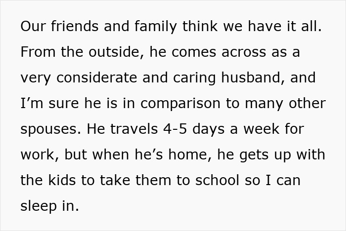 Extracto de texto que describe a un hombre que prioriza el trabajo y finge no tener familia, mientras su esposa es consciente y quiere quedarse.
