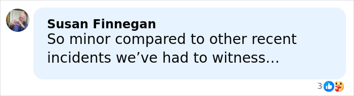 Richard Gere hablando en un evento público, compartiendo su experiencia cuando fue excluido de los Oscar durante dos décadas.