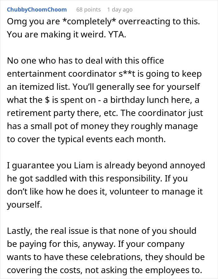 Comentario de Reddit sobre un administrador de fondos turbio y una mujer que se niega a pagar sin recibos en el contexto del entretenimiento de oficina.