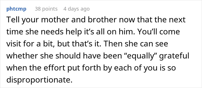 Comentario sobre mujer que no ve lo mucho que hace su hija, eclipsada por las flores del hijo en la dinámica familiar.