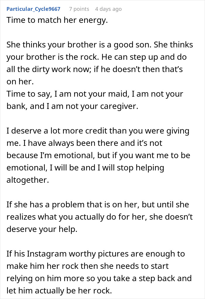 La mujer no ve cuánto está haciendo su hija por ella, cegada por las flores que le regala su hijo en una discusión sobre conflictos familiares.