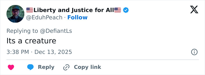 Captura de pantalla de un tweet sobre las manos extrañamente grandes de Cynthia Erivo que generó un debate sobre su apariencia.