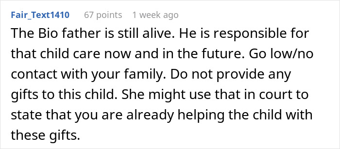 Comente sobre una mujer sin hijos que rechaza la responsabilidad por el nuevo bebé de su hermana y el consejo de reacción de la familia.