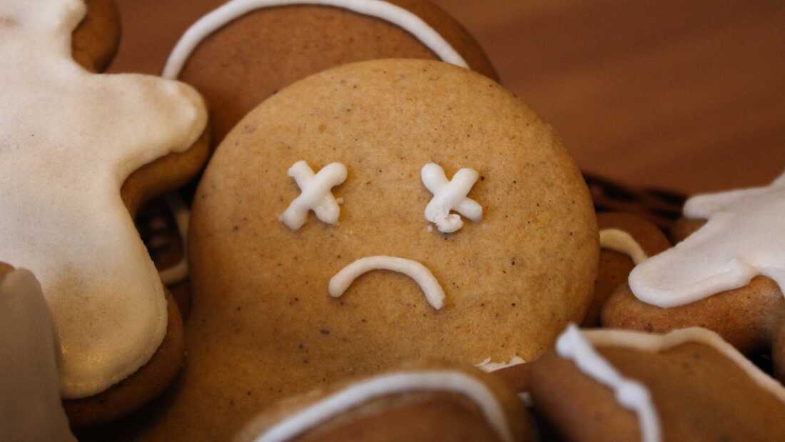 Administrar un calendario completo de diciembre y una larga lista de tareas pendientes puede llevarte rápidamente de estar festivo a estar agotado si estás tratando de hacer que todo sea perfecto, apto para Instagram y un recuerdo central. ⁠Niro Feliciano, trabajador social clínico y autor de Todo está en calma: cómo sentirse menos frenético y más festivo durante las vacaciones, comparte consejos sobre cómo reducir el estrés y aumentar la alegría en esta temporada.