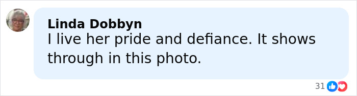 Michelle Obama con cabello ultralargo y estilo informal, irradia confianza después de debutar un nuevo look audaz elogiado por un maquillador