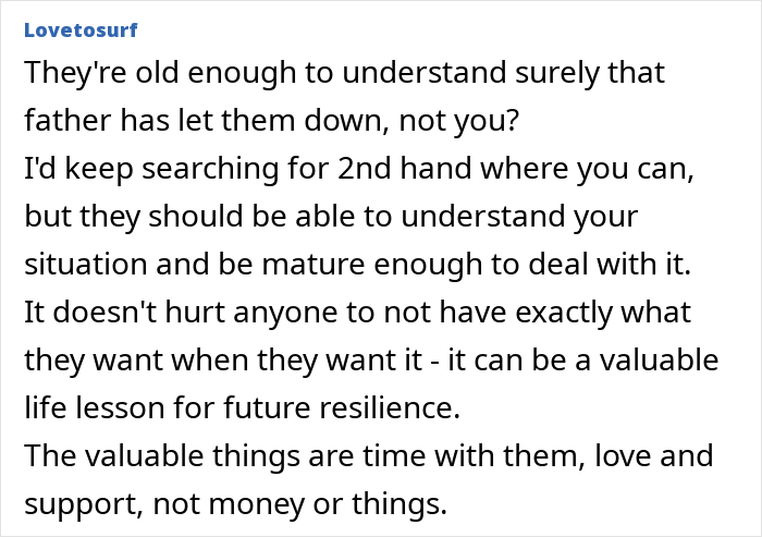 Hilo de comentarios sobre un hombre que prometió $400 por niño para Navidad pero cambió de opinión, lo que provocó que mamá entrara en pánico.