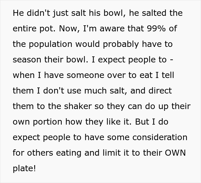 Texto sobre un novio salando una olla entera de chile, una mujer reconsiderando la relación y las expectativas del condimento del chile.